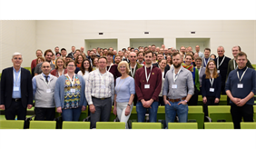 Gruppenfoto der Teilnehmenden am Summit