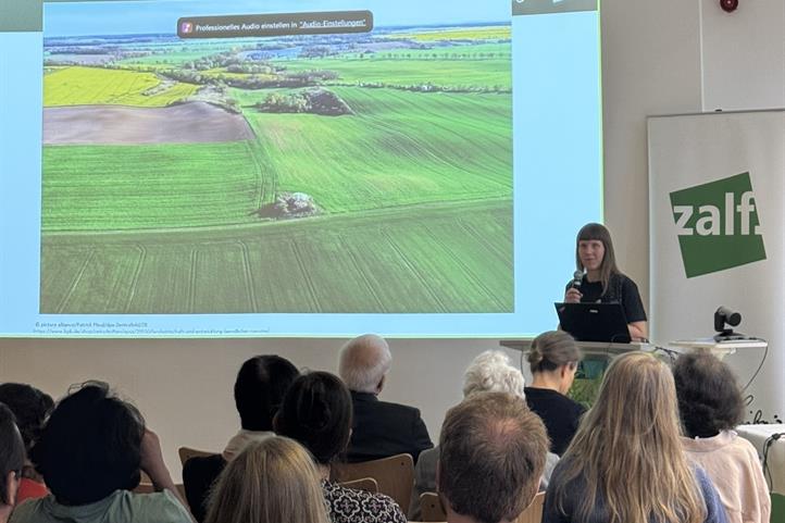 Gunvor Colind Helweg-Larsen examined the future visions and attitudes of farmers in Eastern Brandenburg in her award-winning master's thesis. The findings from the study can lay the foundation for an improved social dialog on agriculture and for future cooperation between practice and science. Photo: Lena Domke / ZALF.