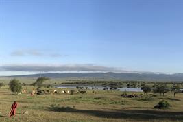 Landschaft mit See in Tansania