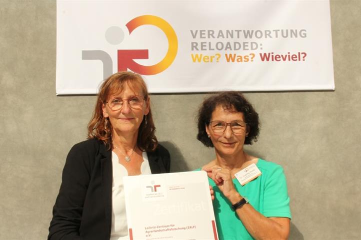 Verleihung berufundfamilie 2024 | © Jens Schicke / berufundfamilie Service GmbH