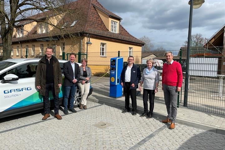 Eröffnung der Ladesäulen am ZALF in Müncheberg mit Vertretern des ZALF, der Stadt Müncheberg und des Betreibers. | Quelle:  Murat Kretschmer / GASAG.