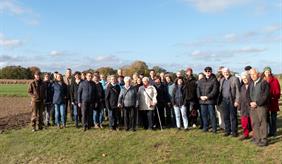 Group picture during the field visit of V140