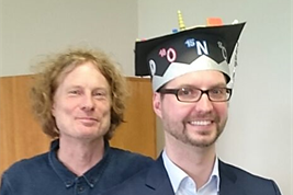 Kai Nitzsche nach Promotion mit Prof. Geßler