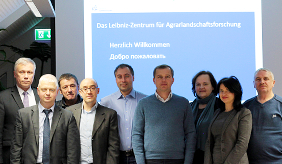 Zur weißrussischen Delegation gehörten Politiker (Ministerium für Landwirtschaft und Ernährung der Republik Belarus), Wissenschaftler (Akademie der Wissenschaft für Ackerbau, Zhodino) sowie Vertreter/innen von NGO's (Agri-Eko-Kultura, Minsk & Center for Environmental Solutions, Minsk), Landwirtschaftsverbänden (Lapishki-agro, Grodno) und aus dem Bereich der Medien (Landwirtschaftliche Zeitung, Minsk)