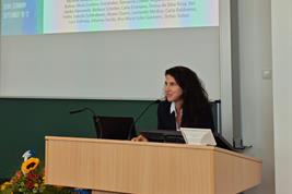 Michelle Bonatti beim Vortrag