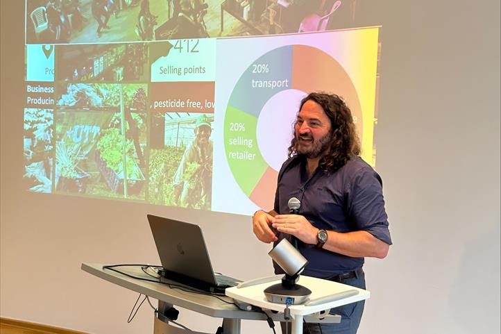 Prof. Dr. Pablo Tittonell at his presentation | Source: © Stefan Sieber / ZALF.