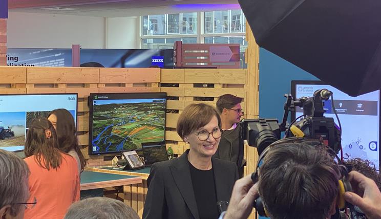 visit of the Federal Minister Bettina Stark-Watzinger at the BMBF booth
