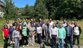 https://homepageint.zalf.de/de/aktuelles/BilderAktuellMeldungen/Meldungen/PB2/Gruppenfoto_Stefan_Sieber.png?RenditionID=2