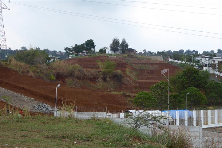 Siedlung auf ehemaligen Wald, Bandung | Quelle: © Thomas Weith.