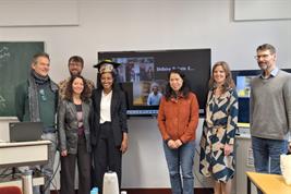 Nach Abschluss der erfolgreichen Verteidigung mit den Mitgliedern des Bewertungsausschusses