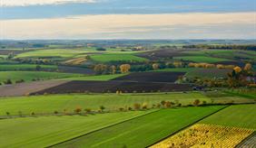Hügelige Agrarlandschaft
