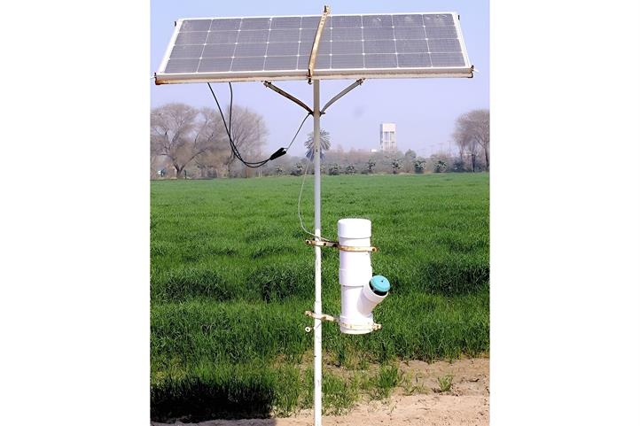The solar-powered smart trap was used for automatic pest detection in mango and maize fields. The system operates autonomously and transmits data in real time.