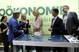 Bundesforschungsministerin Anja Karliczek zu Gast am Messestand der „Agrarsysteme der Zukunft“