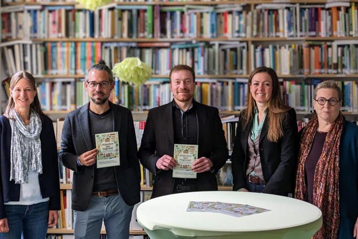  Von links: Daniela Schmid (Ernährungsrat München), Dr. José Luis Vicente-Vicente (ZALF), Karl Bär (Mitglied des Deutschen Bundestages), Stephanie Stiller (ÖMR) und Sofie Langmeier (Grünen Fraktion im Stadtrat München) | Quelle: © Maria Kernecker / ZALF.