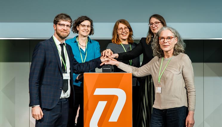 /de/aktuelles/BilderAktuellMeldungen/Meldungen/Pressemitteilung/ZALF_Festakt_0010.jpg?RenditionID=1