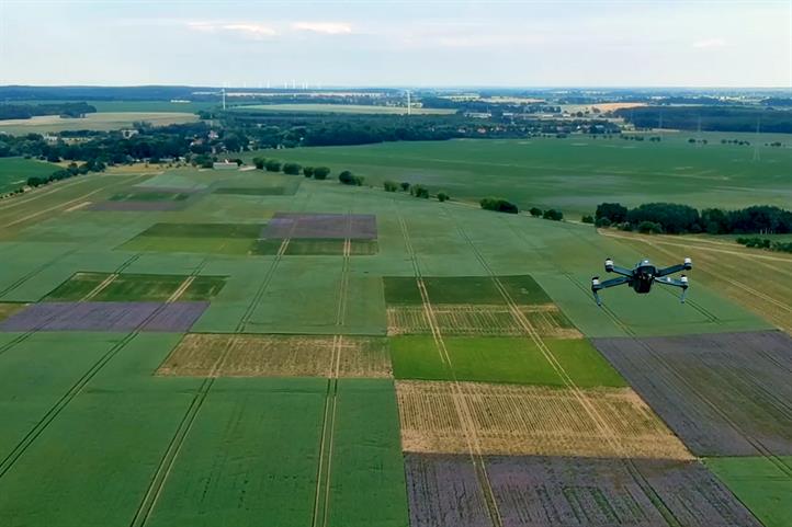 >Am 3. Mai 2022 findet auf dem Gelände des Landschaftslabors „patchCROP“ ein Feldrobotik-Workshop statt. Vertreterinnen aus Praxis, Forschung und die interessierte Öffentlichkeit können sich über den neuesten Stand moderner Agrartechnik informieren. Quelle: © Hendrik Schneider / ZALF.<span id='ms-rterangeselectionplaceholder-start'></span>