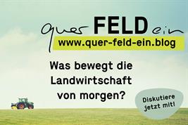 Traktor fährt über FELD