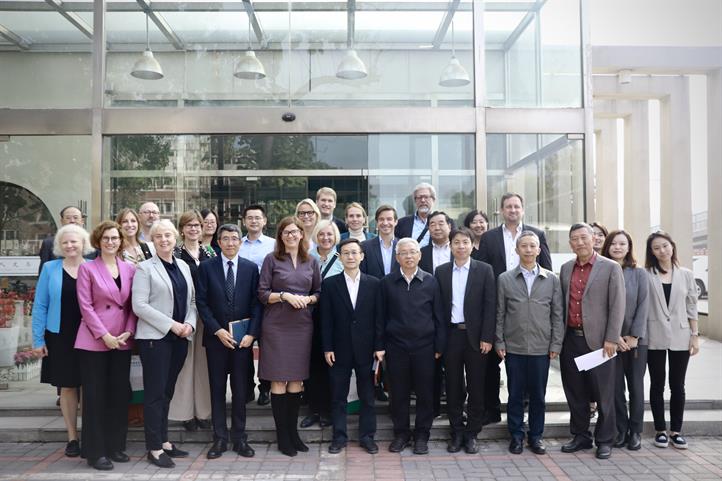 Delegation photo in Chinese Agricultural University (CAU) | Source: © CAU.