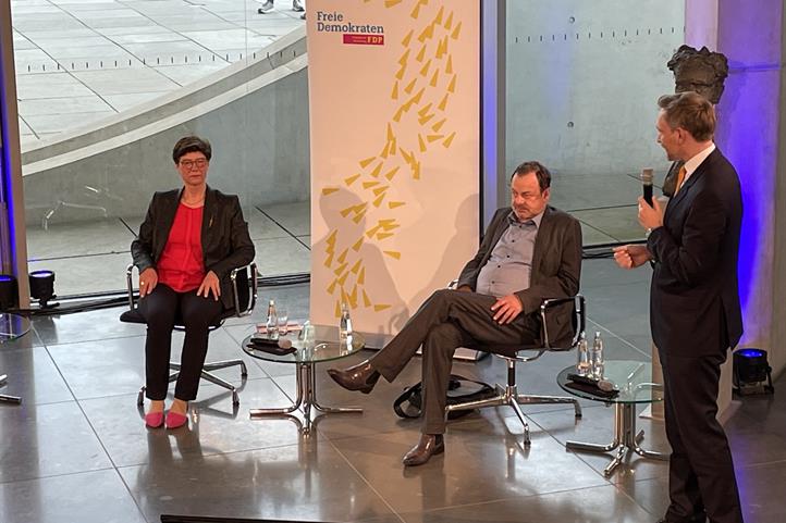 Prof. Katharina Helming (ZALF), Dr. Andreas Täuber (BMEL) und Christian Lindner (Vorsitzender FDP und FDP-Bundestagsfraktion) (v.l.) | Quelle: © Markus Börner / ZALF.