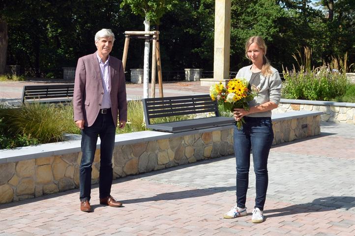 Prof. Dr. Frank Ewert und Preisträgerin Dr. Jana Zscheischler. | Quelle: © Julia Lidauer | ZALF