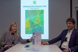 ZALF was the first institution of the Leibniz Association to be awarded the European environmental label EMAS. In the picture: Cornelia Rosenberg, Administrative Director of ZALF, Gundolf Schülke, Chief Executive Officer of IHK Ostbrandenburg